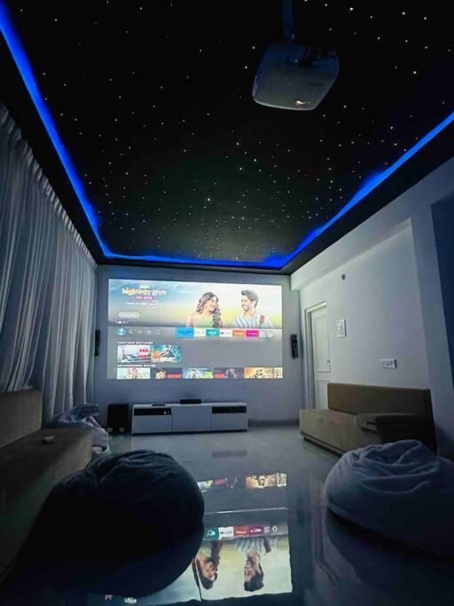 White House Sky View Theatre Villa In Gachibowli Zewnętrze zdjęcie
